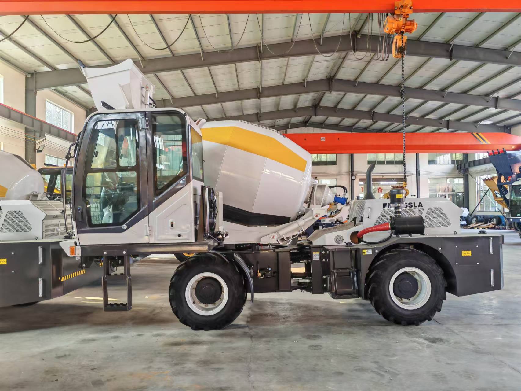 2.6m³ Self Loading Concrete Mi - Heavy Equipment Mixer recension och pris
